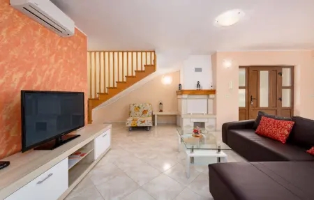 Location Maison 6 personnes à Tinjan - Photo 18