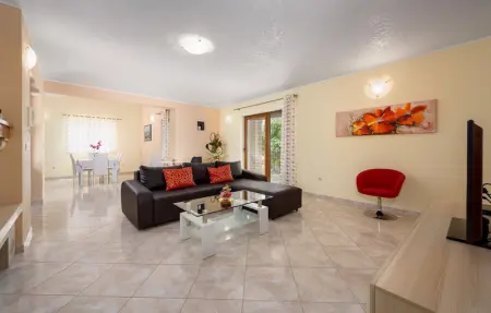 Location Maison 6 personnes à Tinjan - Photo 19