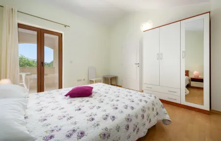 Location Maison 6 personnes à Tinjan - Photo 25