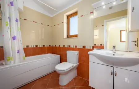 Location Maison 6 personnes à Tinjan - Photo 31