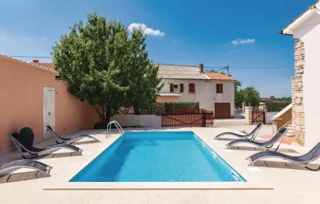 Location Maison 8 personnes à Pazin - Photo 10