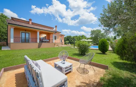 Location Maison 6 personnes à Tinjan - Photo 7