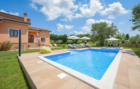 Location Maison 6 personnes à Tinjan - Photo 8