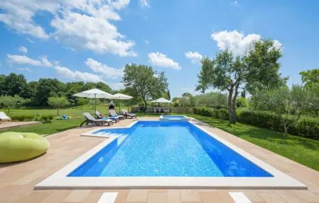 Location Maison 6 personnes à Tinjan - Photo 9