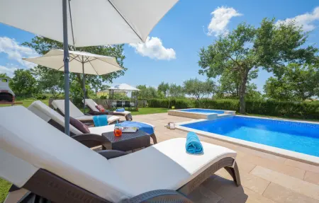 Location Maison 6 personnes à Tinjan - Photo 12