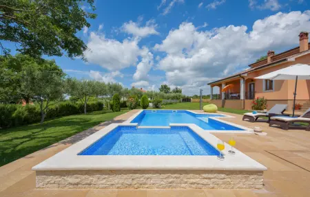 Location Maison 6 personnes à Tinjan - Photo 14