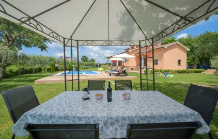 Location Maison 6 personnes à Tinjan - Photo 16