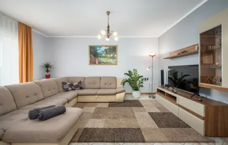 Location Maison 6 personnes à Tinjan - Photo 28