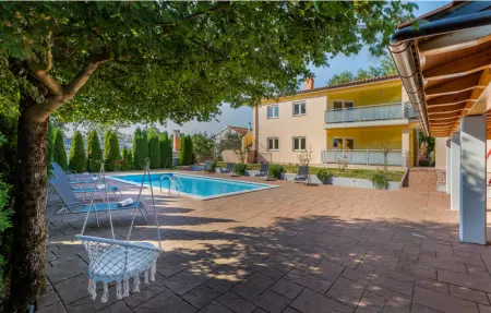 Location Maison 12 personnes à Pazin - Photo 1