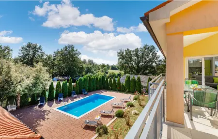 Location Maison 12 personnes à Pazin - Photo 2