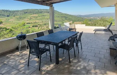 Location Maison 6 personnes à Pierrerue - Photo 1