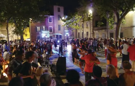 Location Maison 10 personnes à Nîmes - Photo 40