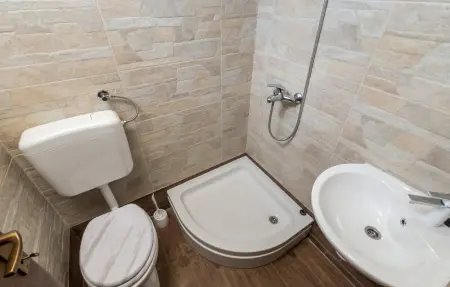 Location Maison 8 personnes à Gospic - Photo 36