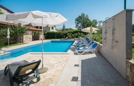 Location Maison 15 personnes à Buje - Photo 9