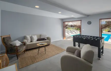 Location Maison 9 personnes à Tinjan - Photo 6