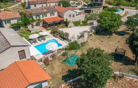 Location Maison 9 personnes à Tinjan - Photo 8