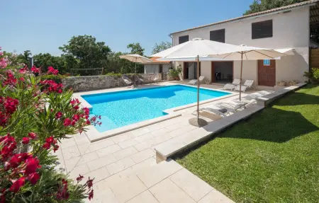 Location Maison 9 personnes à Tinjan - Photo 11