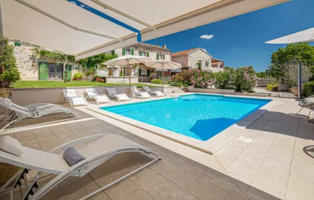 Location Maison 9 personnes à Tinjan - Photo 12