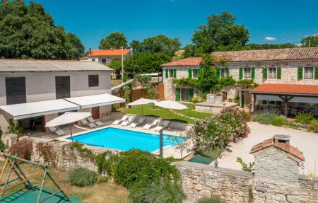 Location Maison 9 personnes à Tinjan - Photo 14