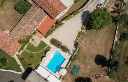 Location Maison 9 personnes à Tinjan - Photo 15