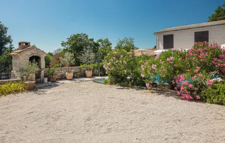 Location Maison 9 personnes à Tinjan - Photo 19