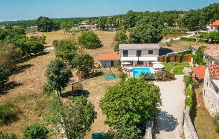 Location Maison 9 personnes à Tinjan - Photo 20