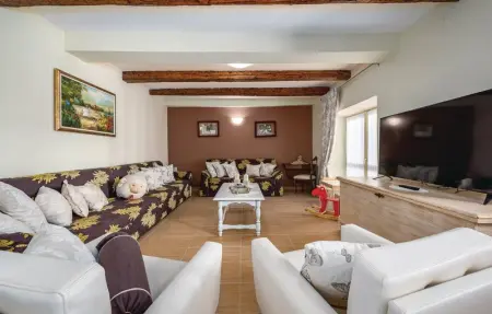 Location Maison 9 personnes à Tinjan - Photo 21