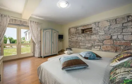 Location Maison 9 personnes à Tinjan - Photo 27