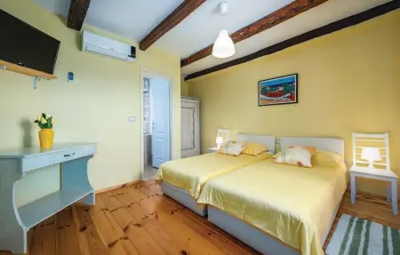 Location Maison 9 personnes à Tinjan - Photo 30