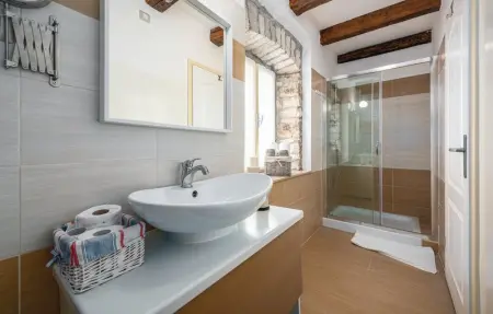 Location Maison 9 personnes à Tinjan - Photo 36