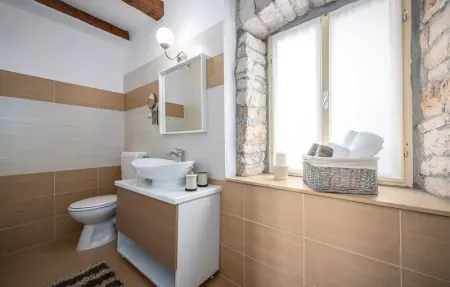 Location Maison 9 personnes à Tinjan - Photo 37