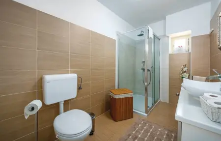 Location Maison 9 personnes à Tinjan - Photo 39