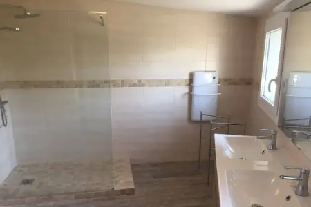 Villa Vignes et Bambous, Villa moderne avec piscine privée près du lac à Olonzac - Photo 14