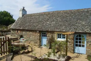 Maison à Plougasnou, Natural stone house with private Jacuzzi on Breton estate Plougasnou - L821899