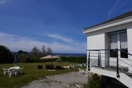 Ferienhaus mit 180° Panorama Meerblick Lampaul-Plouarzel - Photo 2