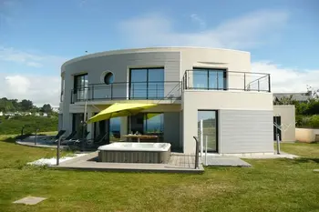 Haus in Telgruc sur Mer,Premium-Ferienvilla mit Jacuzzi 180° Panorama-Meerblick Telgruc-sur-Mer BRE06254-F N°821929