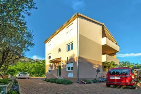 Appartement à Starigrad Paklenica, Holiday flat Kuco Starigrad Paklenica-3-Raum-App SD44 A01 ca 58 qm bei Belegung mit 5 Pers - L877861
