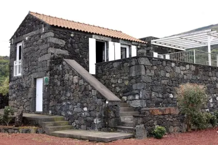 Ferienhäuser Adegas do Pico in Prainha // Adega T2 70-90m2 / sea - Photo 6