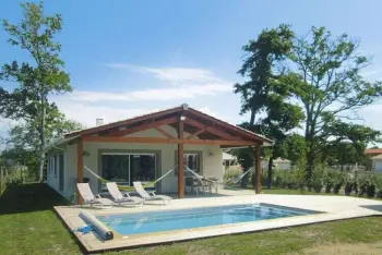 Maison à Grayan et l'Hôpital, Holiday home with pool Grayan-et-l'Hôpital - L823534