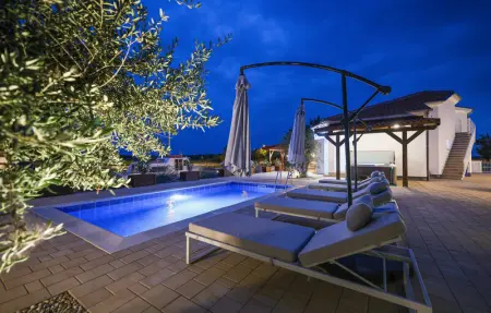 Location Maison 8 personnes à Nin - Photo 2