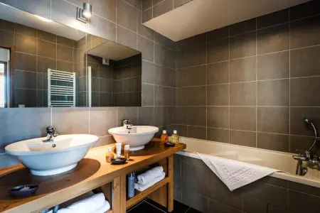 Residence Le Roc Belle Face 1, Appartement moderne dans résidence avec piscine, sauna et bain à remous - Photo 15