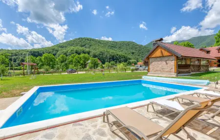 Location Maison 14 personnes à Gospic - Photo 9