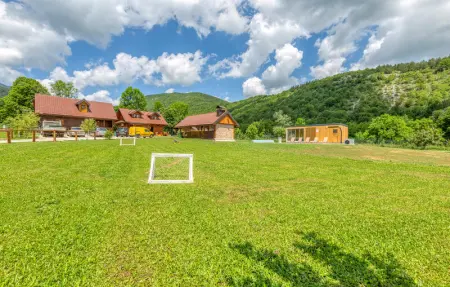 Location Maison 14 personnes à Gospic - Photo 20