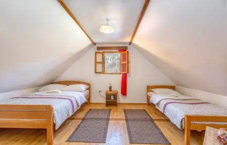 Location Maison 14 personnes à Gospic - Photo 29