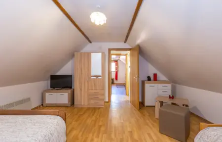 Location Maison 14 personnes à Gospic - Photo 30