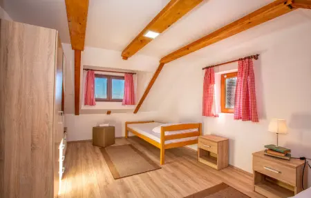 Location Maison 14 personnes à Gospic - Photo 31