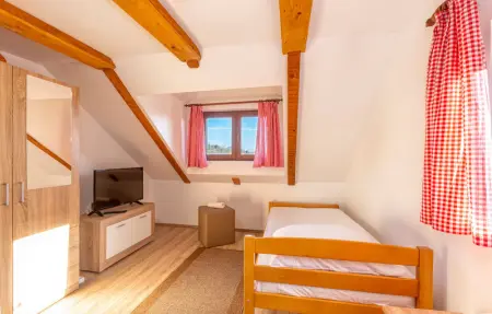 Location Maison 14 personnes à Gospic - Photo 33