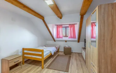 Location Maison 14 personnes à Gospic - Photo 34