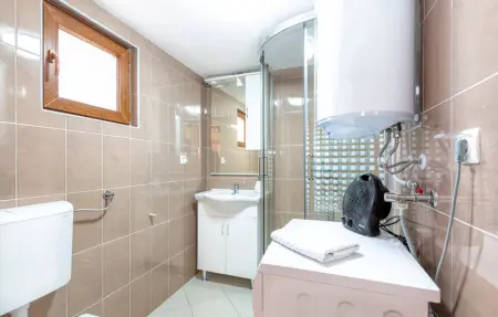 Location Maison 14 personnes à Gospic - Photo 39