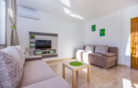 Location Maison 6 personnes à Dramalj - Photo 2